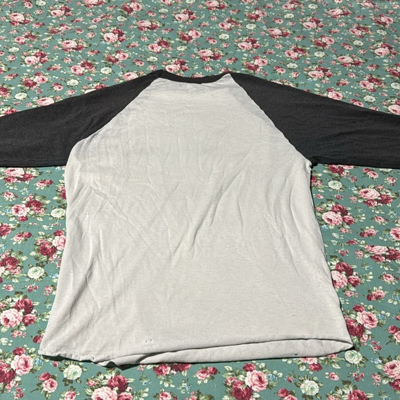 Def Leppard _Vintage Baseball Shirt, small, white w/ dark sleeves. Rock tees ⚾️! - Picture 8 of 8